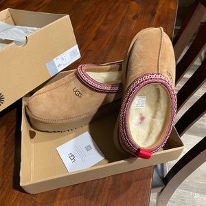 Ugg Tazz size 9 chestnut fit more of an 8